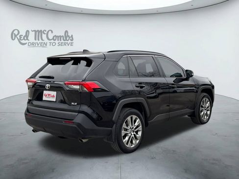 Used 2022 Toyota RAV4 XLE Premium image 5