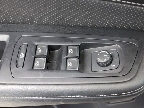 Used 2025 Volkswagen Atlas SE AWD/4WD image 16