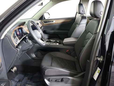 Used 2024 Volkswagen Atlas SE image 31