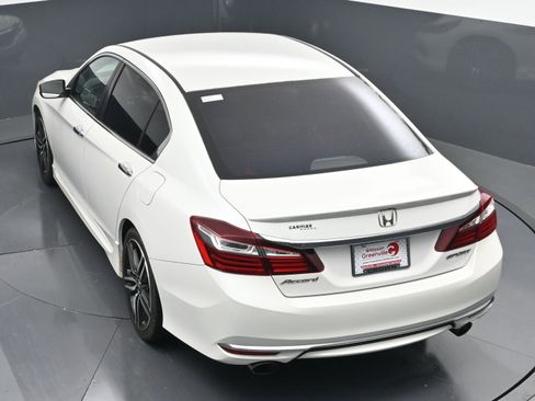 Used 2017 Honda Accord Sport image 33