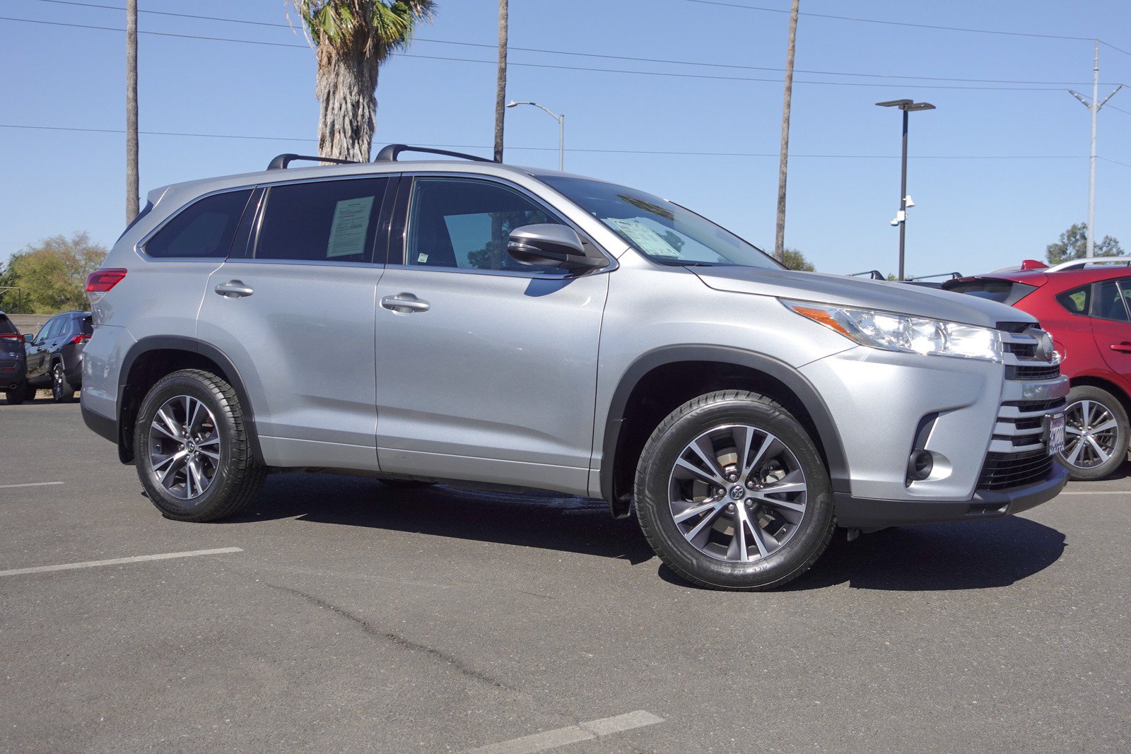 Used 2018 Toyota Highlander LE AWD/4WD image 4