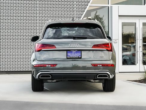 Certified 2024 Audi Q5 e Premium Plus image 28