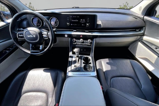 Used 2022 Kia Carnival LX FWD image 14