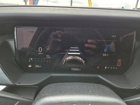 Used 2025 GMC Acadia Elevation image 18