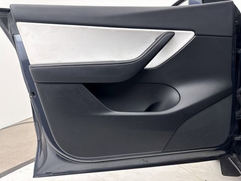 Used 2022 Tesla Model Y Long Range image 29