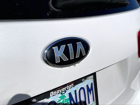 Used 2019 Kia Sorento LX image 11