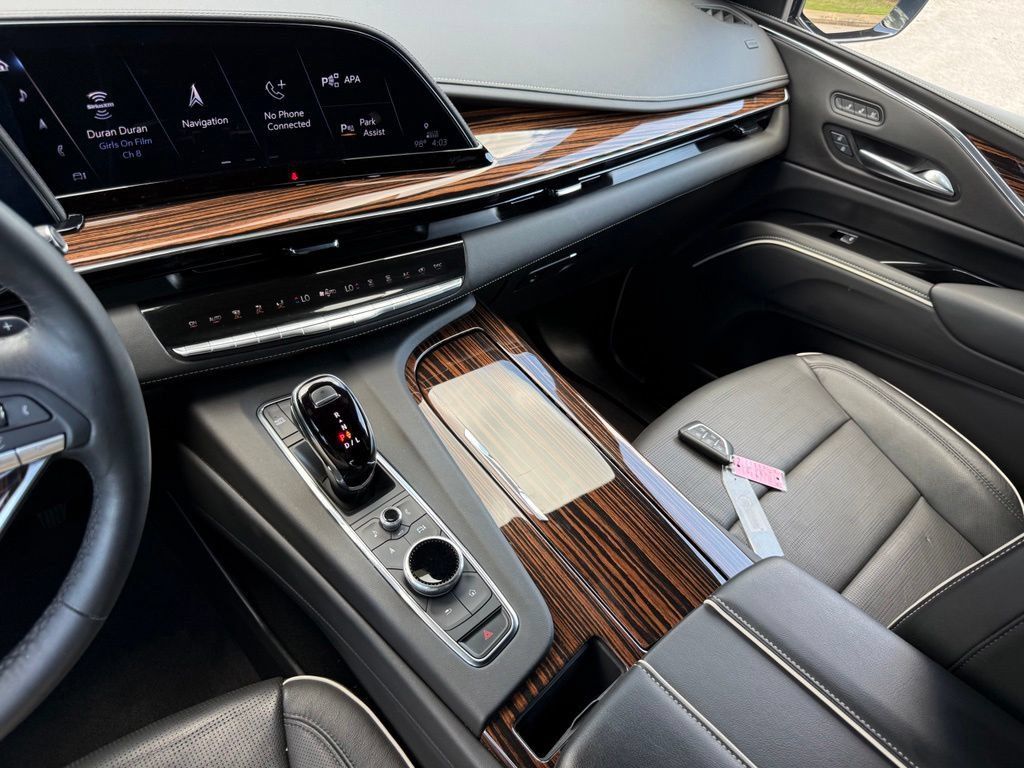 Certified 2024 Cadillac Escalade Premium Luxury w/ Performance Package AWD/4WD image 35