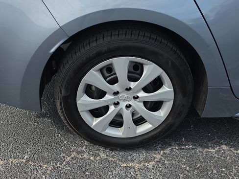 Used 2023 Toyota Corolla LE FWD image 5
