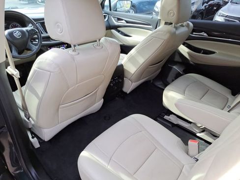 Used 2019 Buick Enclave Essence image 9