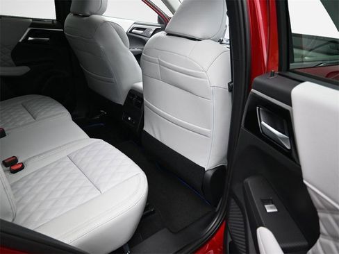 New 2025 Mitsubishi Outlander SEL image 37