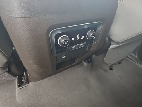 Used 2022 Chevrolet Suburban Z71 AWD/4WD image 22