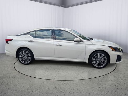 Used 2023 Nissan Altima 2.5 SL AWD/4WD image 2