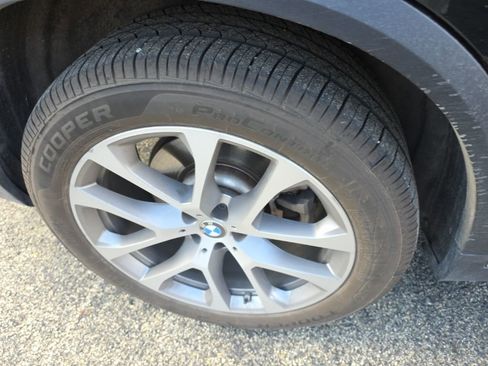 Used 2022 BMW X5 xDrive40i w/ Premium Package image 11