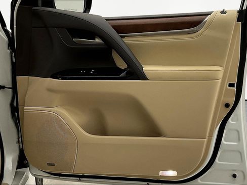 Used 2019 Lexus LX 570 4WD w/ Luxury Package image 29