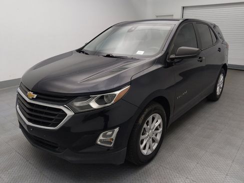 Used 2021 Chevrolet Equinox LS w/ LS Convenience Package FWD image 2