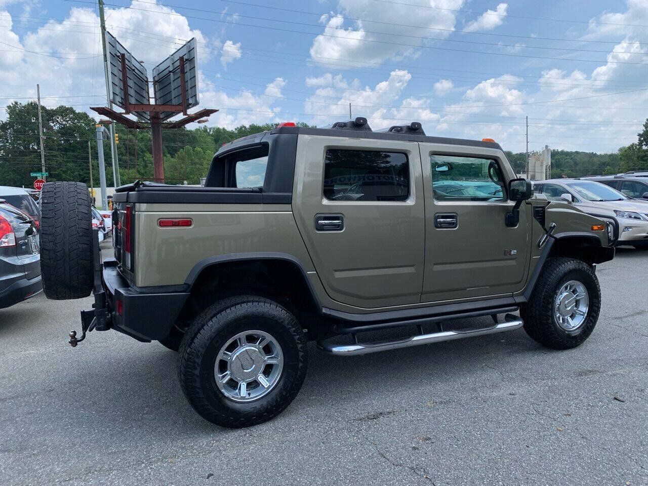 Used 2005 HUMMER H2 SUT w/ Preferred Equipment Group AWD/4WD image 3