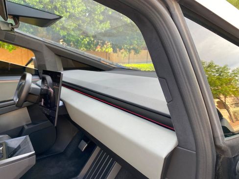 Used 2025 Tesla Cybertruck AWD Crew Cab image 47