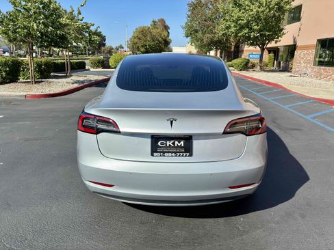 Used 2018 Tesla Model 3 Long Range RWD image 9
