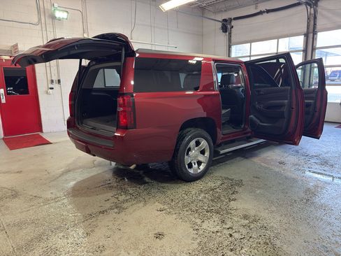 Used 2017 Chevrolet Suburban LT w/ LT Signature Package image 12