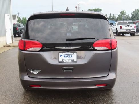 Used 2023 Chrysler Voyager LX FWD image 8