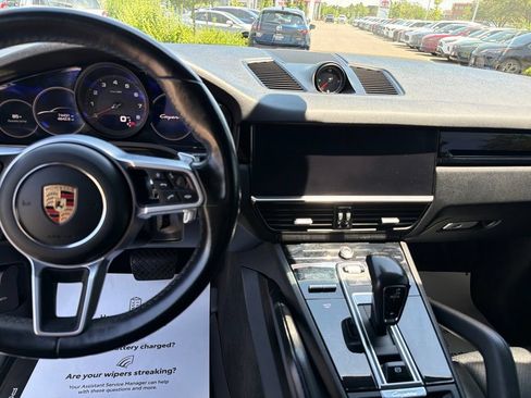 Used 2020 Porsche Cayenne AWD/4WD image 25