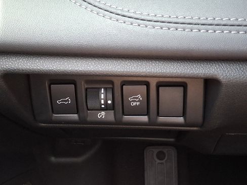 Certified 2025 Subaru Outback Limited image 24