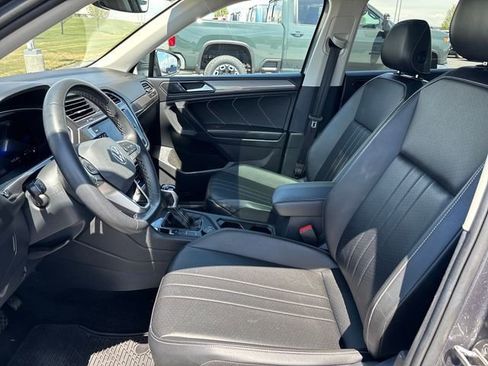 Used 2024 Volkswagen Tiguan SE w/ Panoramic Sunroof Package AWD/4WD image 9