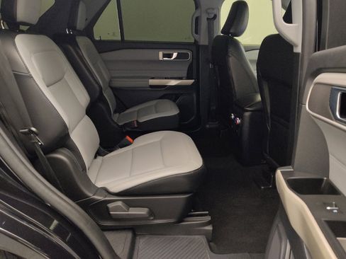 Used 2021 Ford Explorer XLT w/ Equipment Group 202A RWD image 19