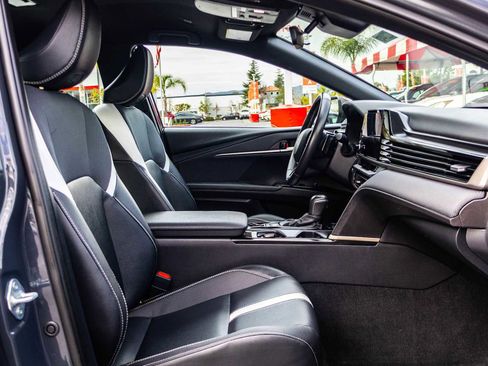 Used 2025 Toyota Camry SE image 19