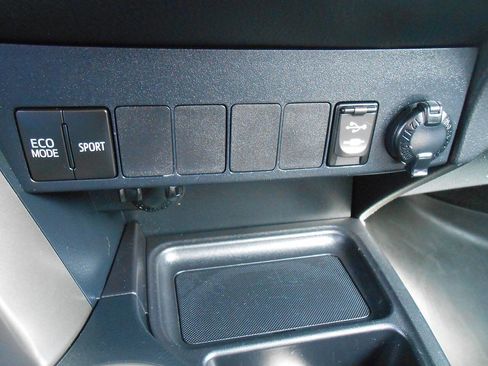 Used 2014 Toyota RAV4 XLE image 19