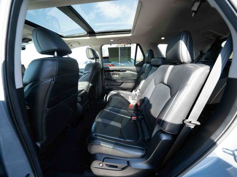 Used 2025 Honda Pilot Touring image 23