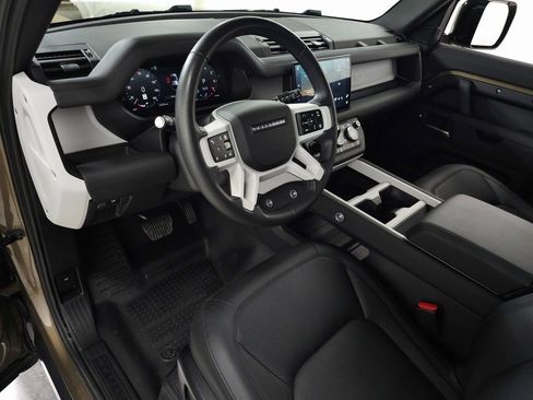 Used 2025 Land Rover Defender 110 S image 18