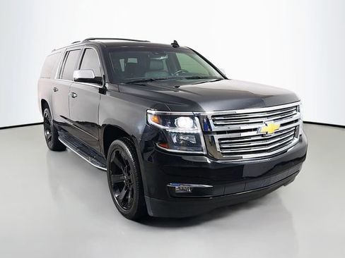 Used 2020 Chevrolet Suburban Premier image 2
