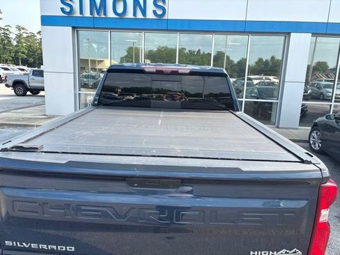 Used 2021 Chevrolet Silverado 1500 High Country w/ Technology Package AWD/4WD image 6