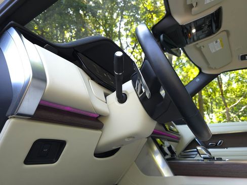 Used 2023 Land Rover Range Rover SE image 29