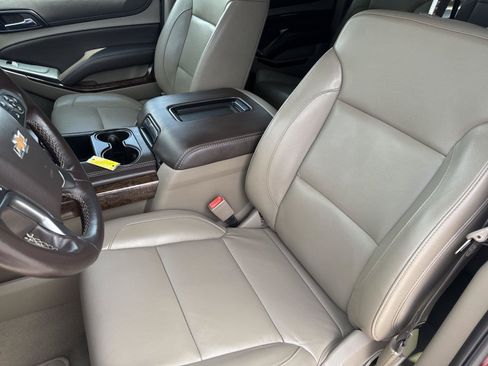 Used 2020 Chevrolet Suburban LT RWD image 11
