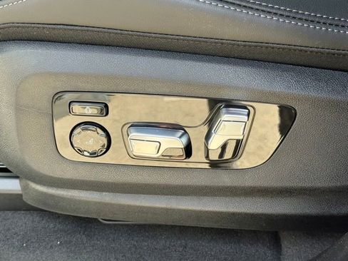 New 2026 BMW X7 xDrive40i w/ Premium Package image 18