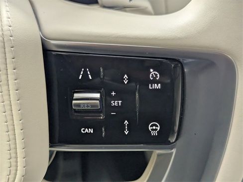 Used 2023 Land Rover Range Rover SE image 19