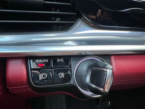 Used 2018 Porsche Panamera 4S image 35