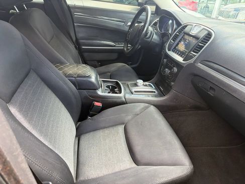 Used 2019 Chrysler 300 Touring w/ Sport Appearance Package image 5