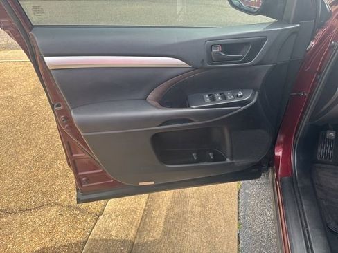 Used 2019 Toyota Highlander Plus image 16