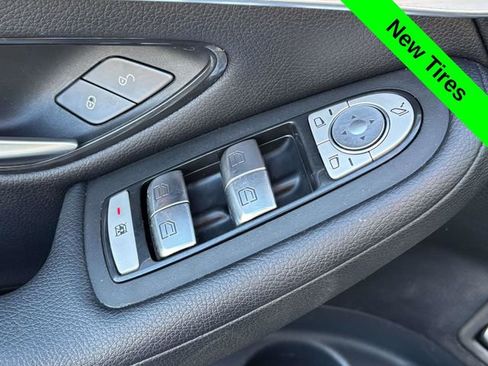 Used 2021 Mercedes-Benz GLC 300 4MATIC image 9