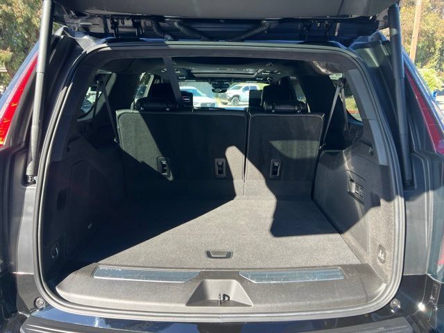 Used 2024 Cadillac Escalade ESV V w/ Heavy-Duty Trailer Package AWD/4WD image 27