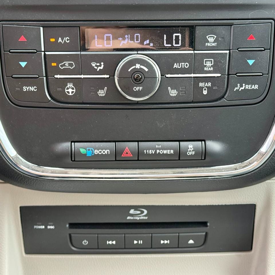Used 2016 Chrysler Town & Country Limited Platinum w/ Trailer Tow Group FWD image 13