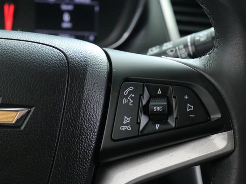 Used 2022 Chevrolet Trax LT w/ LT Convenience Package image 14