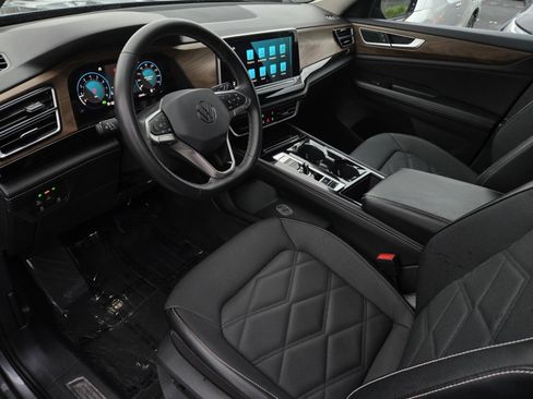 Used 2024 Volkswagen Atlas SE image 8