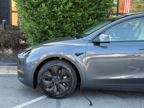 Used 2023 Tesla Model Y Long Range AWD/4WD image 10