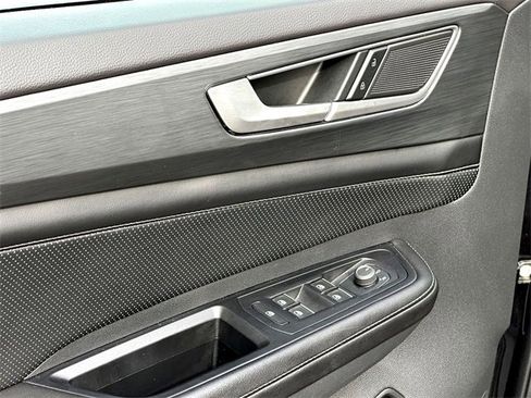 Used 2024 Volkswagen Atlas Cross Sport SE image 11