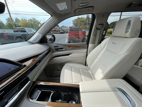 Used 2021 Cadillac Escalade Sport Platinum image 29