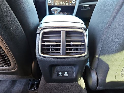 Used 2025 Genesis G70 2.5T image 9